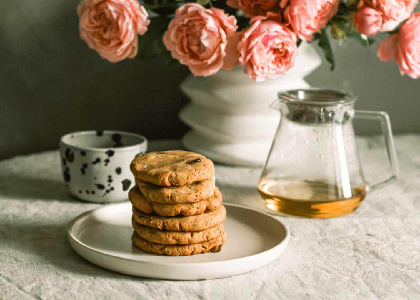 Baka veganska cookies med choklad & macadamianötter