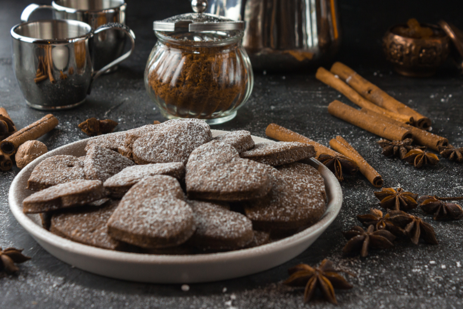 Fyll köket med julens dofter - baka pepparkakor med mandel