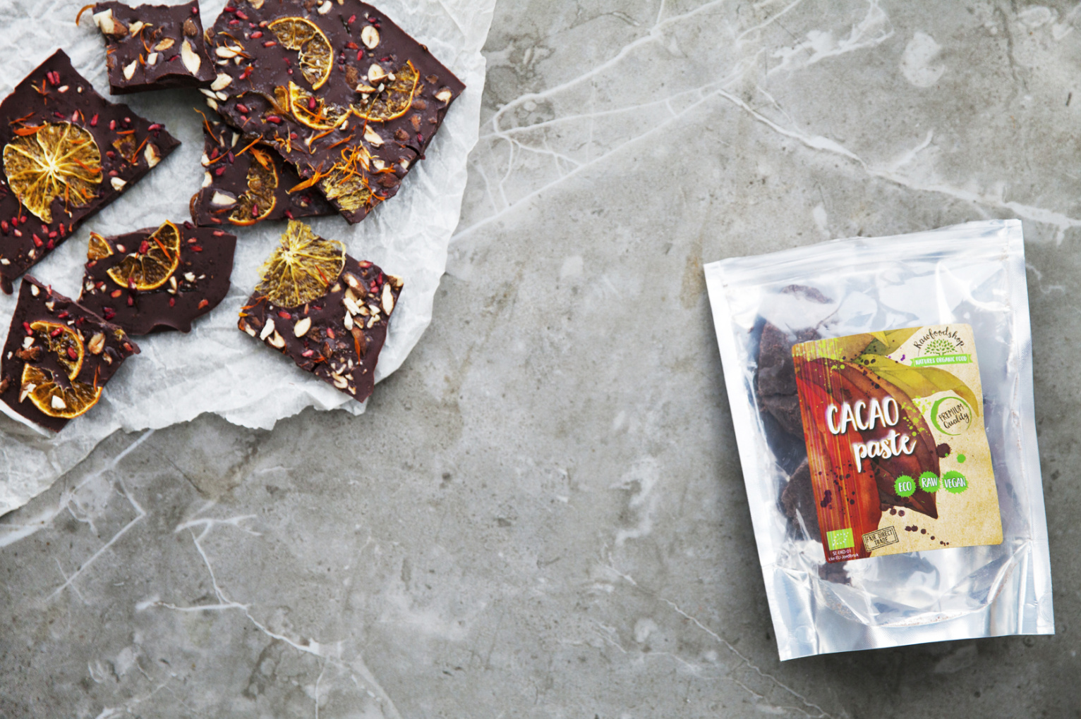 Raw chokladbark med kanderad apelsin