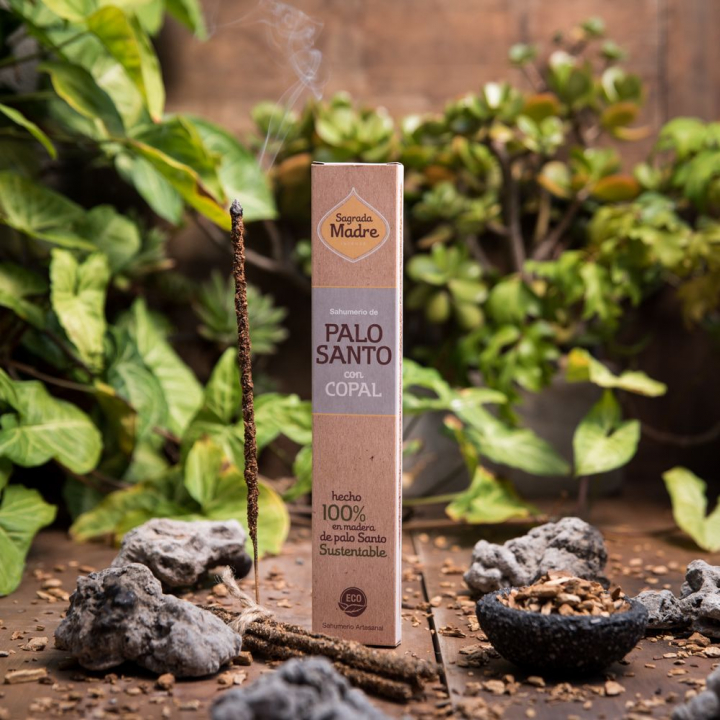 Rökelse Palo Santo & Copal Rökelsepinnar 8st i gruppen Hem & Själ / Stämning & doft / Rökelse hos Rawfoodshop Scandinavia AB (6-01)