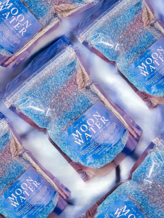 Moon Water Badsalt med Kristaller 340g i gruppen Kroppsvård / Färdiga produkter / Tvål hos Rawfoodshop Scandinavia AB (MOON02)
