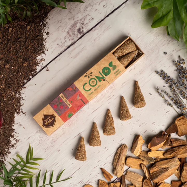 Rökelsekoner Patchouli & Palo Santo 8st i gruppen Hem & Själ / Stämning & doft / Rökelse hos Rawfoodshop Scandinavia AB (SKU-517)