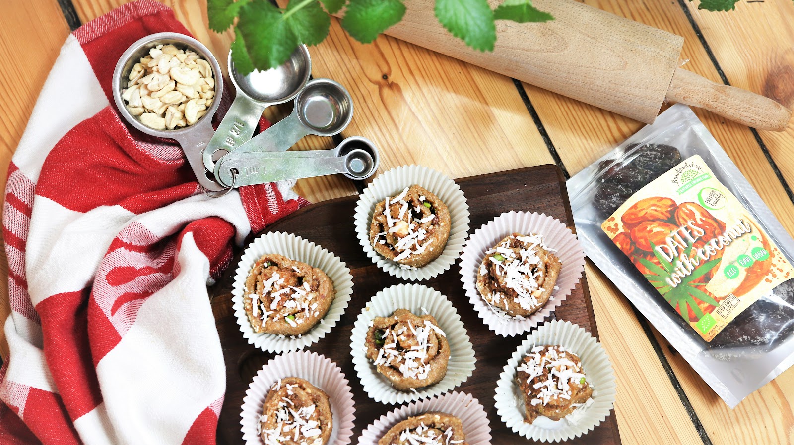 Rawfoodkanelbulle med nötig fyllning Rawfoodkanelbulle med nötig fyllning
