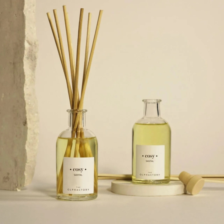 Room Diffuser Santal 250ml i gruppen Hem & Själ / Stämning & doft / Rumsdoft hos Rawfoodshop Scandinavia AB (MK250SATO)